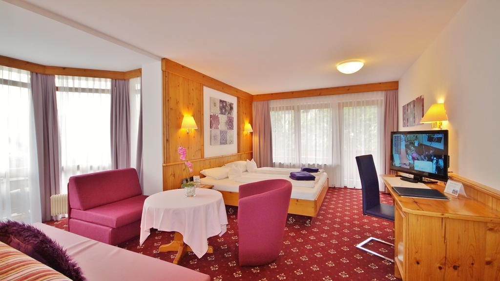 Hotel Schwarzenbergs Traube Glottertal Quarto foto