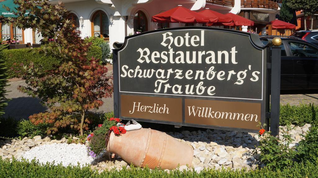 Hotel Schwarzenbergs Traube Glottertal Exterior foto