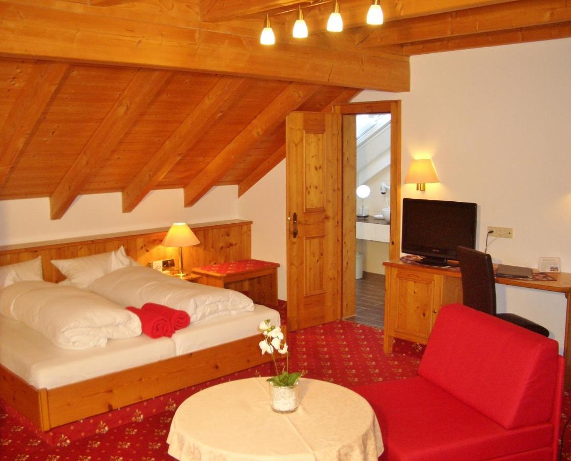 Hotel Schwarzenbergs Traube Glottertal Quarto foto